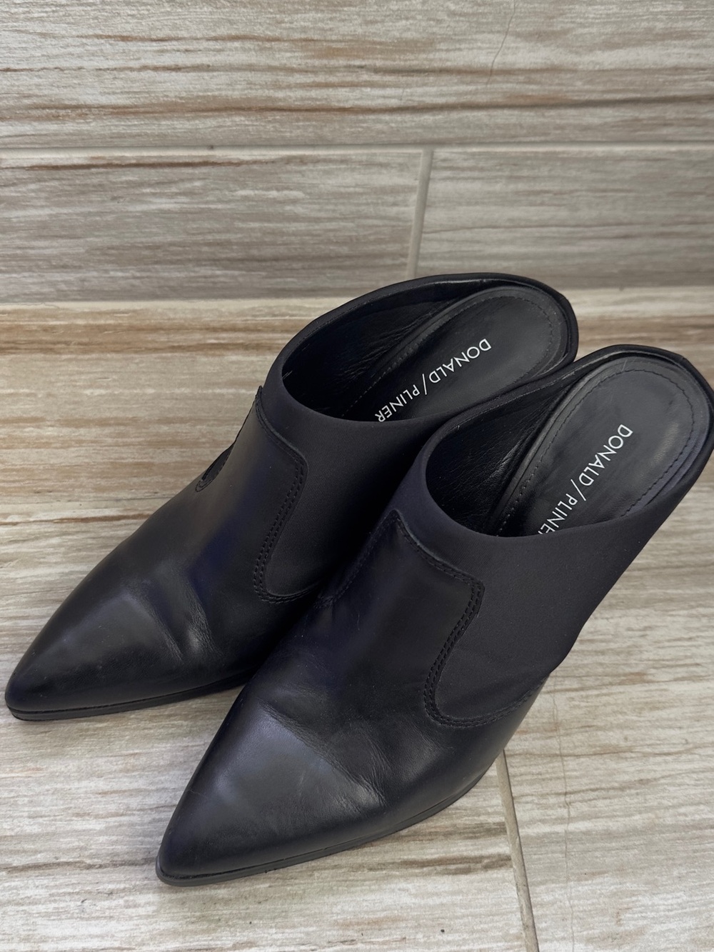 Donald J. Pliner Black Pointed-Toe Leather Mule
